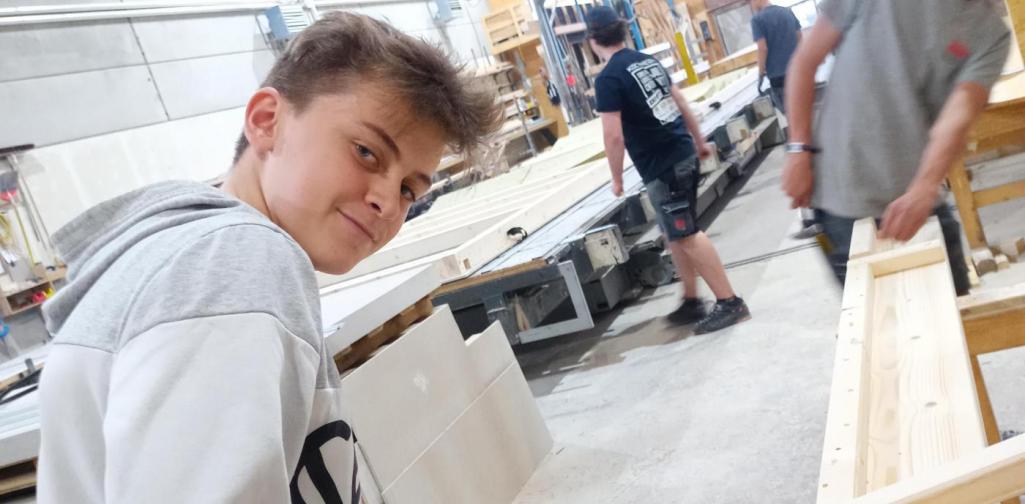 Mann in der Werkstatt