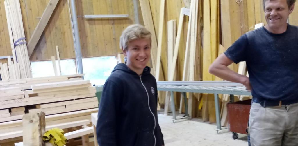 Zwei Männer in der Werkstatt